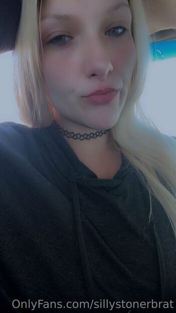 Angelin / sillystonerbrat nude photo #8