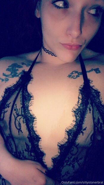 Angelin / sillystonerbrat nude photo #32