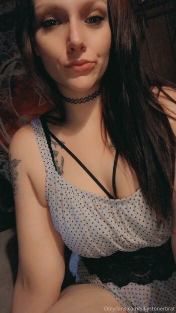 Angelin / sillystonerbrat nude photo #37