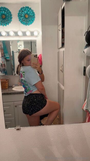 𝕊𝕚𝕝𝕧𝕚 / silviababyxo nude photo #1