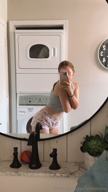 𝕊𝕚𝕝𝕧𝕚 / silviababyxo nude photo #5