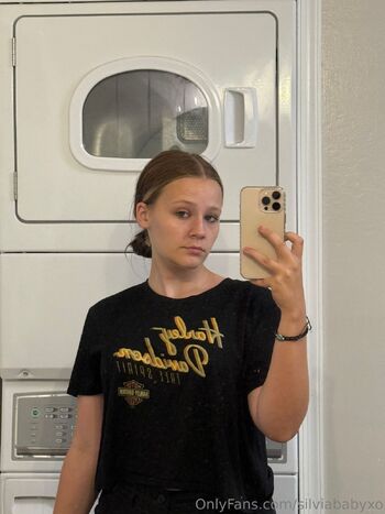 𝕊𝕚𝕝𝕧𝕚 / silviababyxo nude photo #9