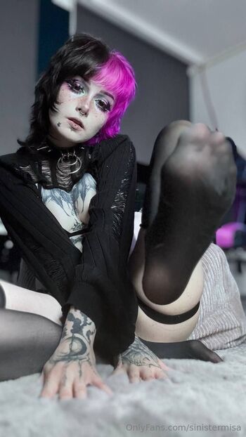 OnlyFans / sinistermisa nude photo #2