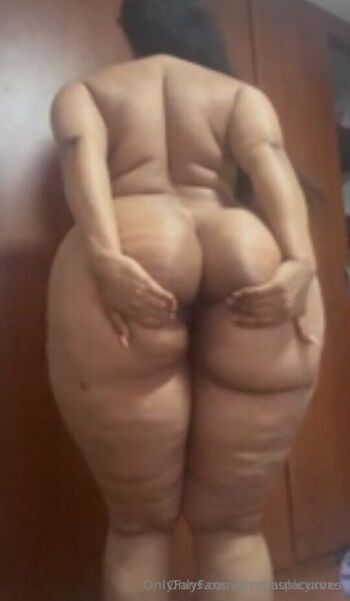 Sirena / sirenaspicyxoxo nude photo #33