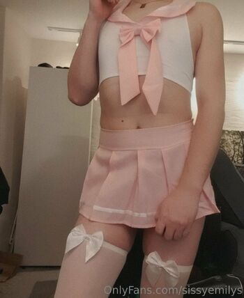 Emily / sissyemilys nude photo #29