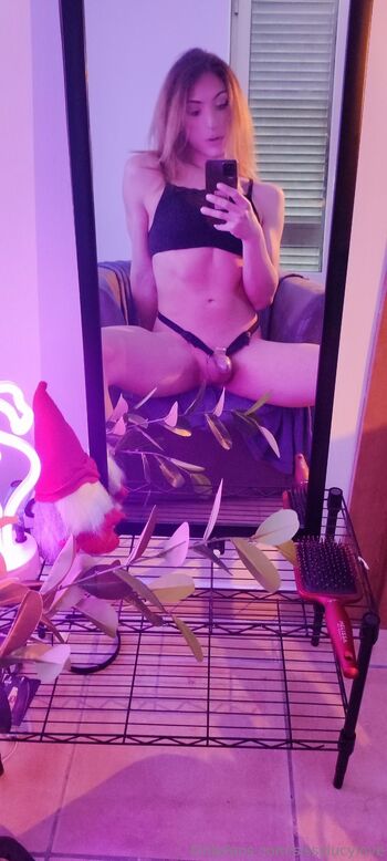 Luc / sissylucylove nude photo #21