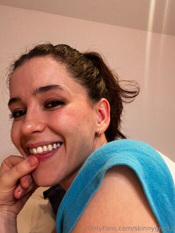 Grett / skinnygretta nude photo #3