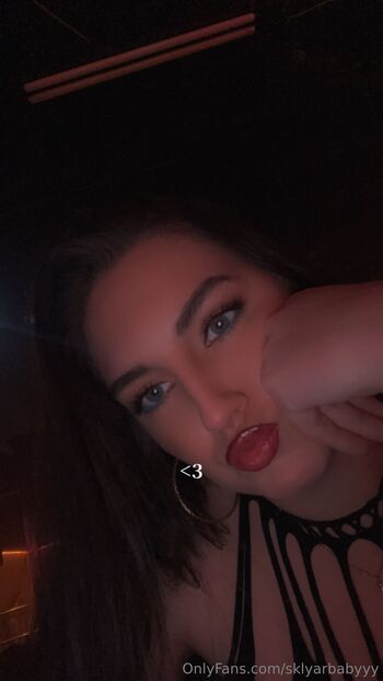 Skylar / sklyarbabyyy nude photo #2