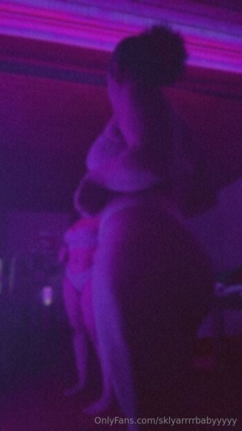 Skylar / sklyarbabyyy nude photo #6