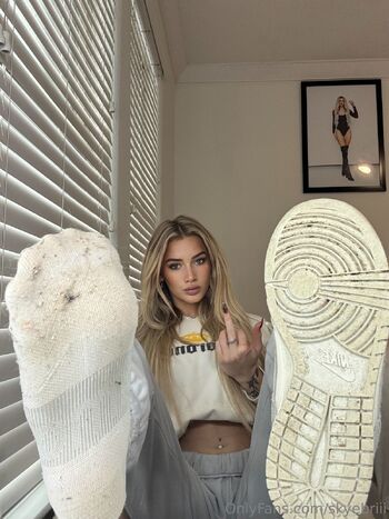 Goddesssky / skyebriii nude photo #1