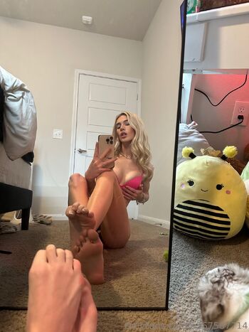 Goddesssky / skyebriii nude photo #16