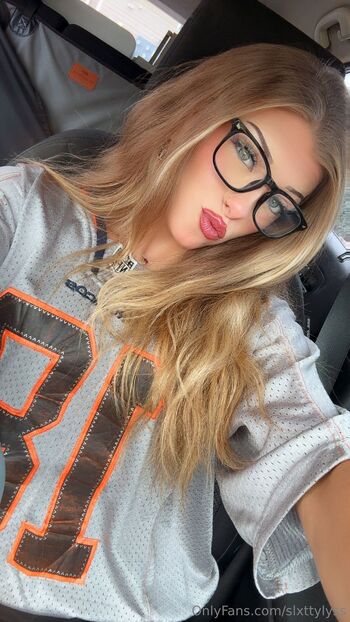 Cecily lynn / slxttylyss nude photo #24