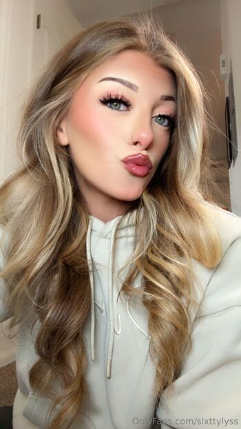 Cecily lynn / slxttylyss nude photo #32