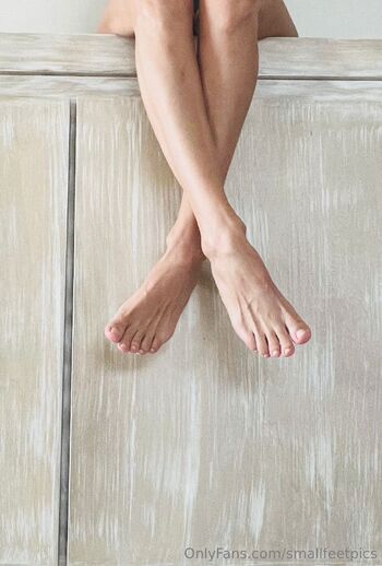 Ds Feet Soles Arches Fishnet Leg / smallfeetpics nude photo #14