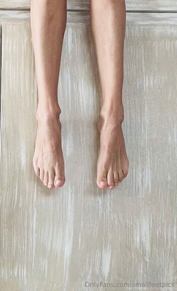 Ds Feet Soles Arches Fishnet Leg / smallfeetpics nude photo #15