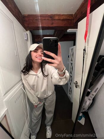 OnlyFans / smile2003 nude photo #23