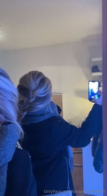 Emma / snowbunniie666 nude photo #2