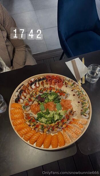 Emma / snowbunniie666 nude photo #5