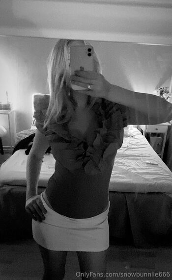 Emma / snowbunniie666 nude photo #7