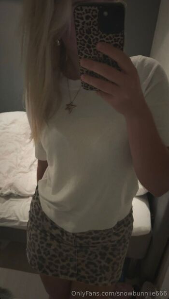 Emma / snowbunniie666 nude photo #8