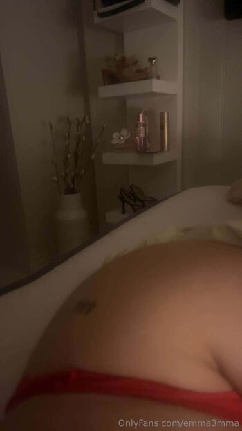 Emma / snowbunniie666 nude photo #14