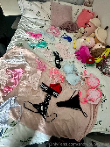 ᔕᑎOᗯᗷᑌᑎᑎY IᖇIᑎᗩ / snowbunnyirina nude photo #17