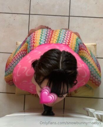 Maëly / snowbunnymaelys nude photo #1