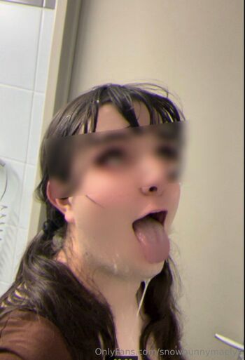 Maëly / snowbunnymaelys nude photo #3