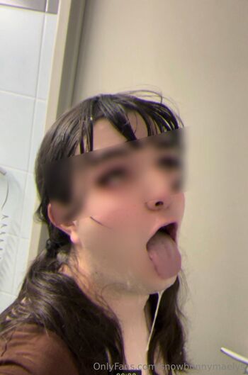 Maëly / snowbunnymaelys nude photo #4