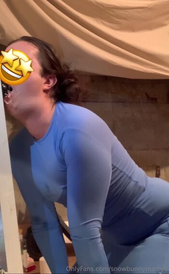 Maëly / snowbunnymaelys nude photo #11