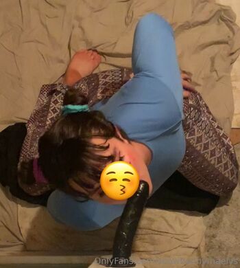 Maëly / snowbunnymaelys nude photo #12