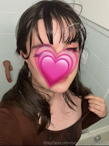 Maëly / snowbunnymaelys nude photo #15