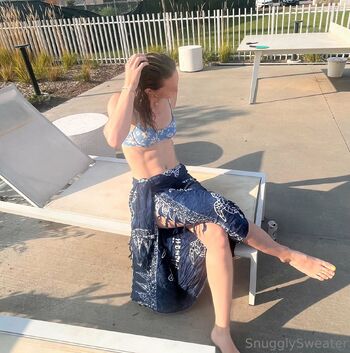 Bea B / snugglysweaterof nude photo #6