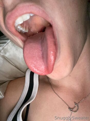 Bea B / snugglysweaterof nude photo #10