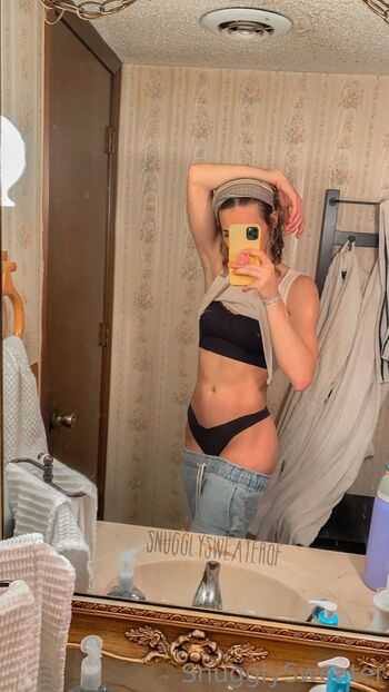 Bea B / snugglysweaterof nude photo #39