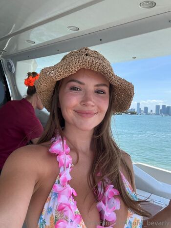 Sofia Bevarl / sofia_bevarly nude photo #1