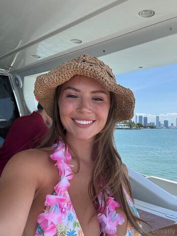 Sofia Bevarl / sofia_bevarly nude photo #2