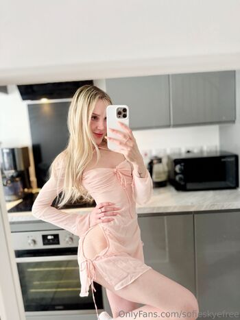 Little Princess Sofie / sofieskyefree nude photo #2