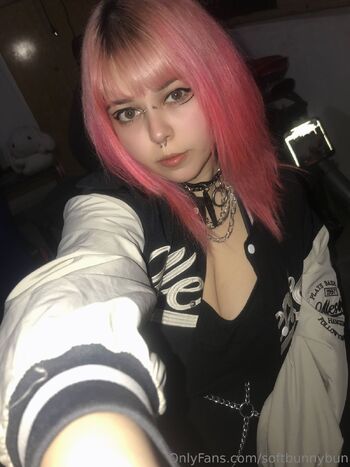 Mi / softbunnybun nude photo #23