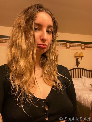 Sophi / sophiasoleilfree nude photo #28