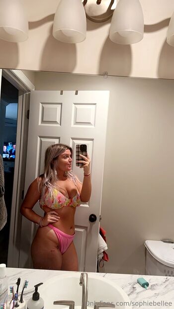 Sophie Bell / sophiebellee nude photo #10