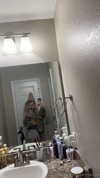 Sophie Bell / sophiebellee nude photo #18