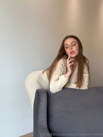 sophi / sophiebloomsfree nude photo #10