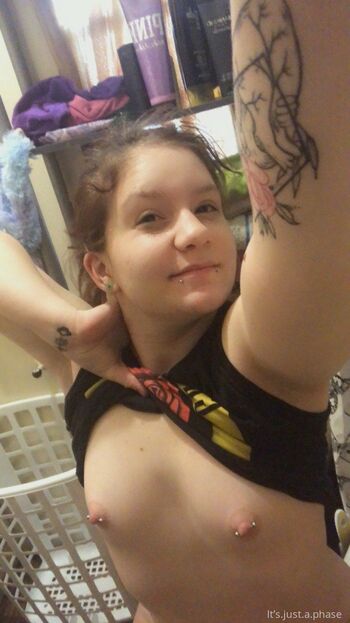 OnlyFans / spaced._.out66 nude photo #25