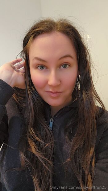 SpicySaffro / spicysaffron25 nude photo #2