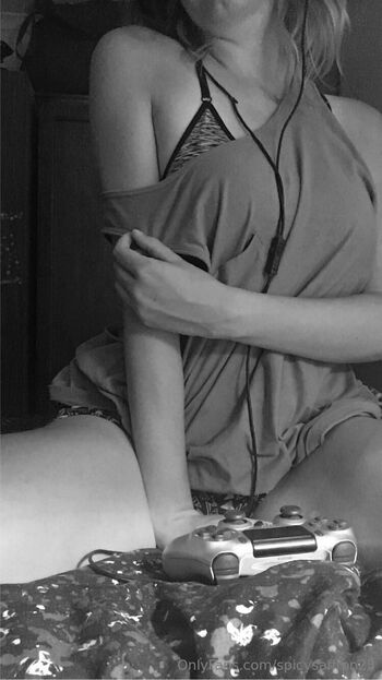 SpicySaffro / spicysaffron25 nude photo #21