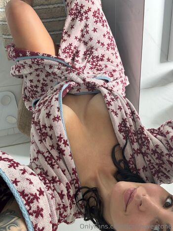 Mommy Roo (1 Mommy on OF / spicysweetone nude photo #3