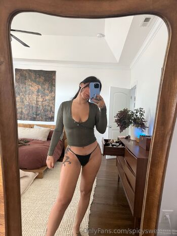 Mommy Roo (1 Mommy on OF / spicysweetone nude photo #7