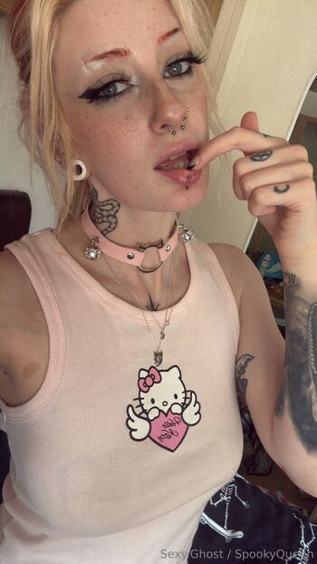 SpookyQuee / spooky.queen0_0 nude photo #8