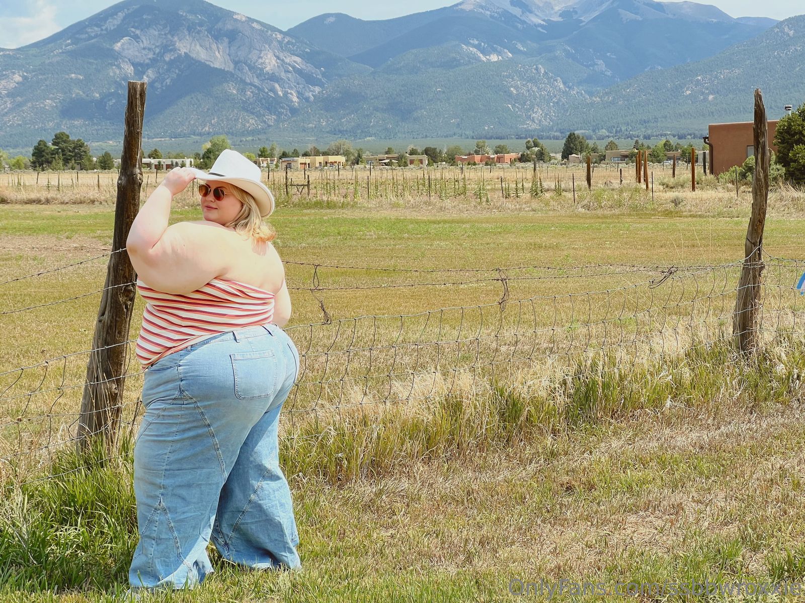 Supersized Roxxi / ssbbwroxxie / roxxieyo2 nude photo #23